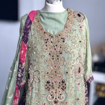 4 piece embellished mehnd outfiti